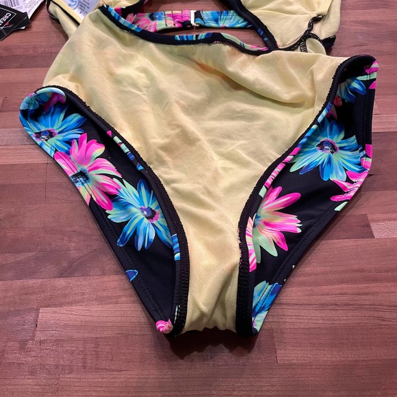 California Waves Juniors' Gerber Daisy Knotted Cutout One-Piece Swimsuit Small - Picture 8 of 10